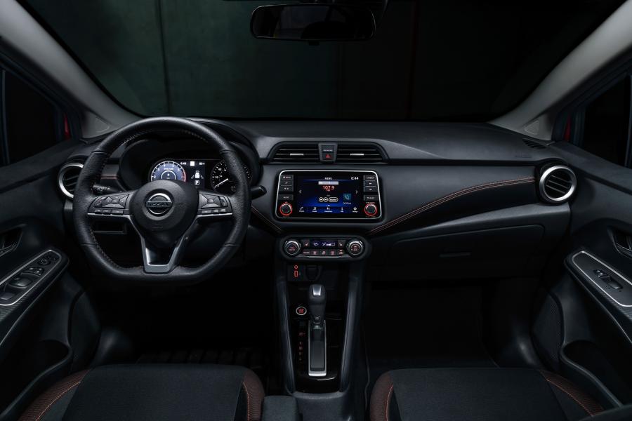 Торпедо Nissan Versa SR 2019 года  (NA) (фото 10 из 15)